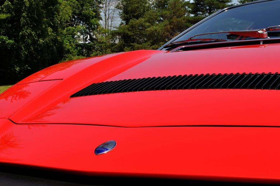 Детали экстерьера Maserati Bora Coupe Red 1975 года  (фото 7 из 7)